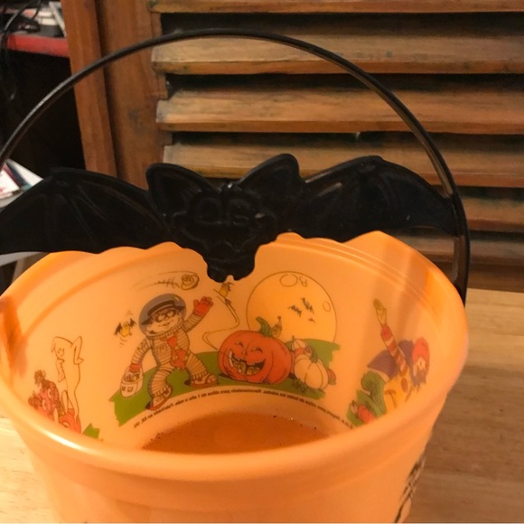 Vintage McDonald’s Halloween bucket w/ bat handle - Picture 4 of 4